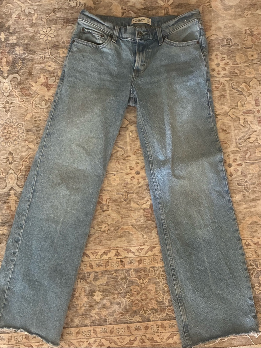 Abercrombie & Fitch Women's
Low Rise 90s Relaxed Jean